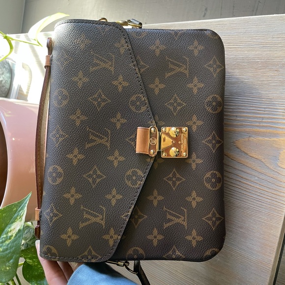 Louis Vuitton Handbags - Louis Vuitton Pouchette Métis